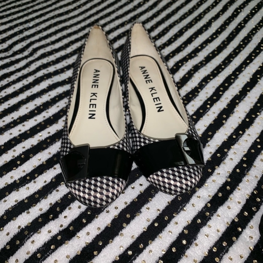 EUC Anne Klein iflex 6M heels. Only worn once!